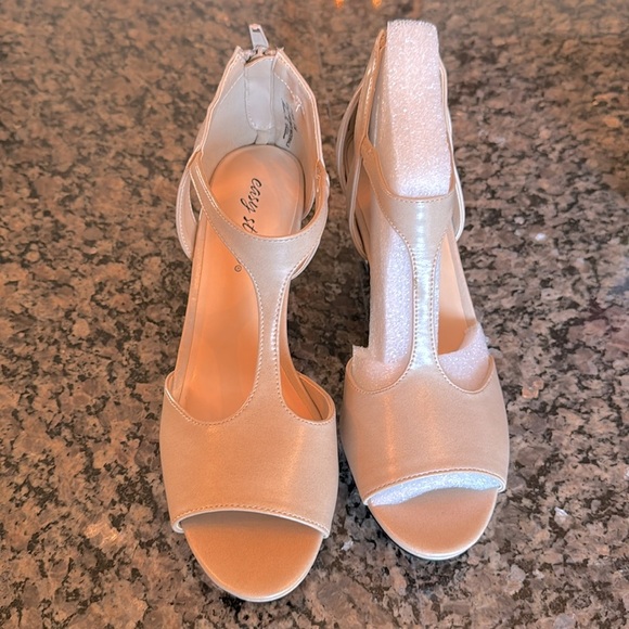 Easy Street nude pearlized flash heels NIB 8 - Picture 3 of 10